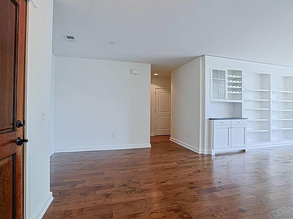 5th image of 3901 West St Unit 208