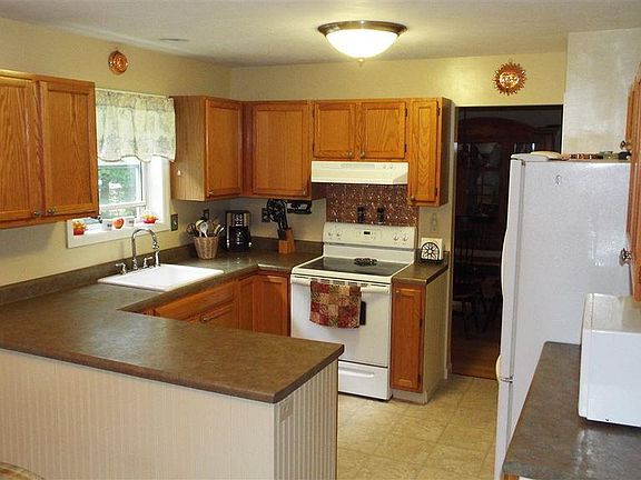 3rd image of 6 White Oak Ct