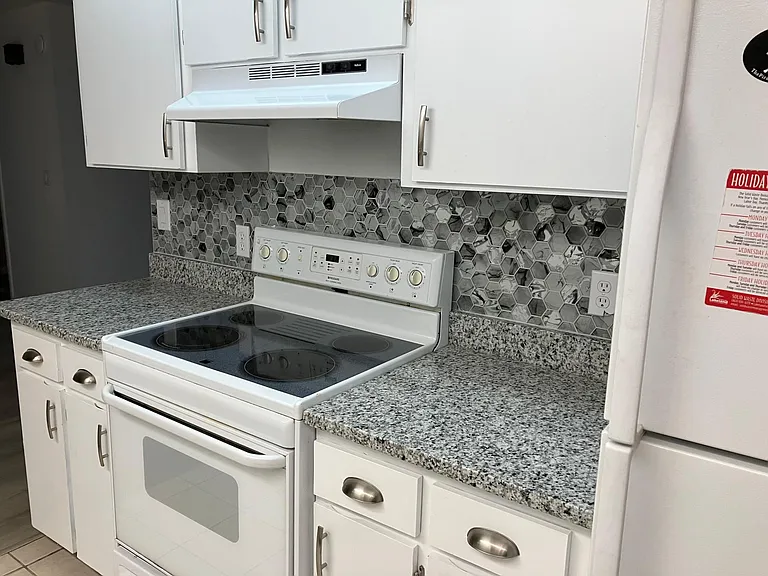 1611 Lawton Ln — Photo 5