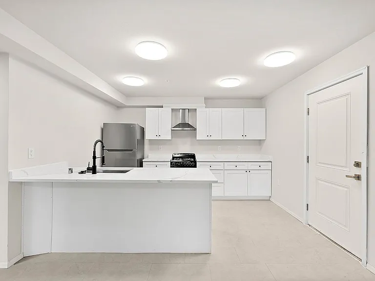 7843 Pacific Ave — Photo 11