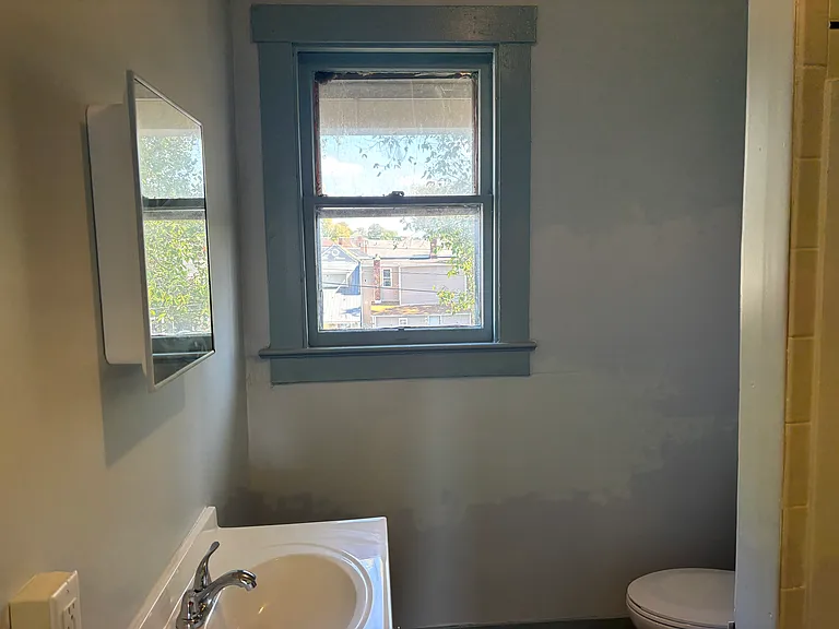 213 N 6th St #1/2 — Photo 13