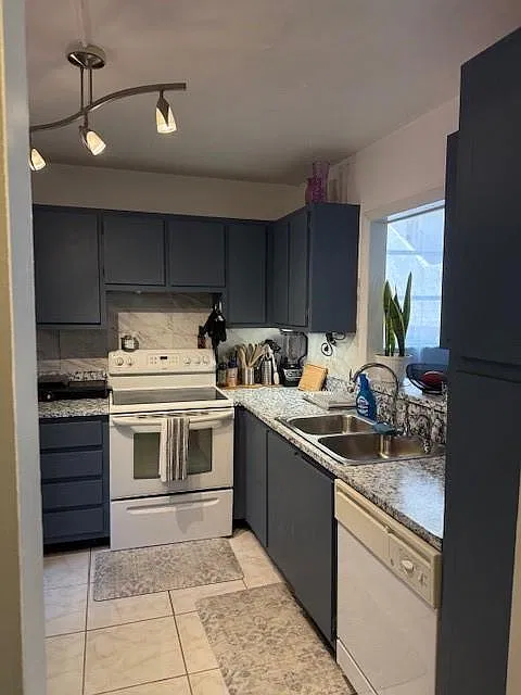 1 bed, 1.5 bath, 940 sqft, $1,600 — Photo 1