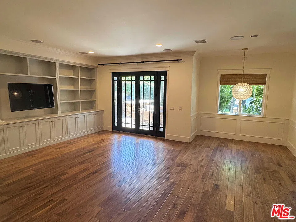 5 bed, 5.0 bath, 4073 sqft, $15,000 — Photo 3