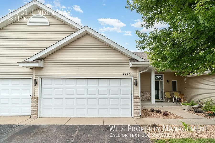 Charming 3-Bedroom Townhouse in a Quiet Rogers Neighborhood Access to Pool & Clubroom! — Photo 2