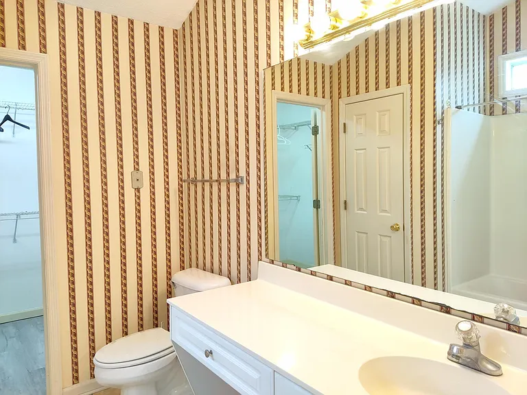 530 Lake Park Dr — Photo 15