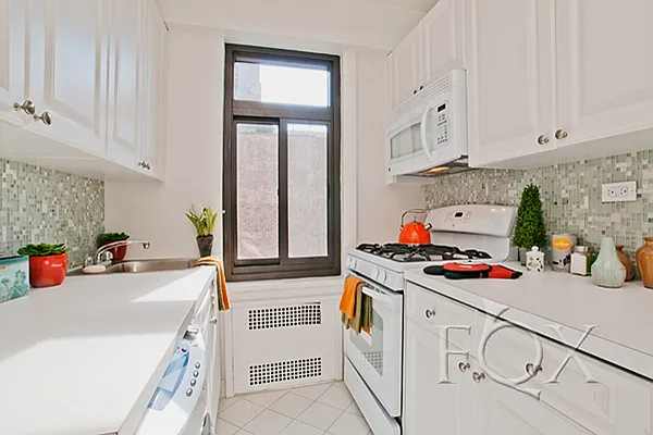 Rented by Fox Residential Group | media 8