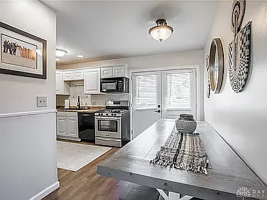 3 bed, 975 sqft, $1,500 — Photo 3