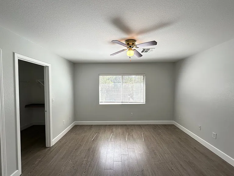 241 Crystal Rose Ct — Photo 15