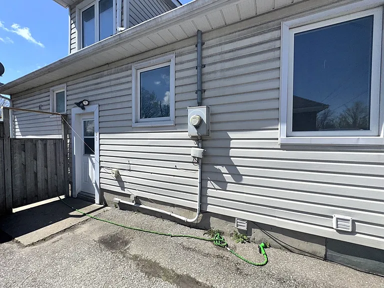 79 Grove St E — Photo 15