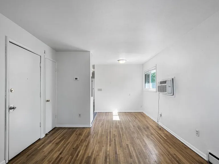 2818 East 31st Street — Photo 12