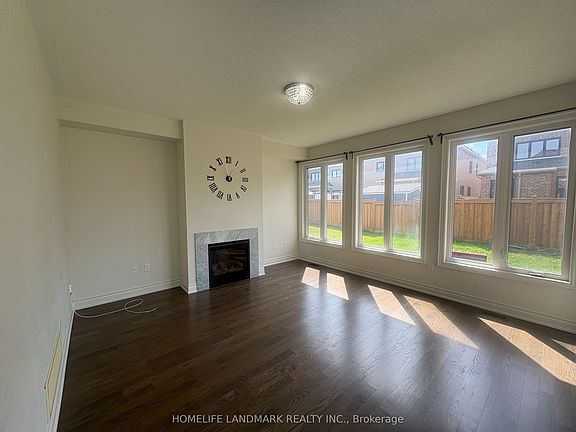 4th image of 8 Yarrow Ln
