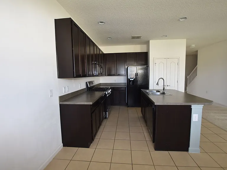 2279 Sabastian St — Photo 3
