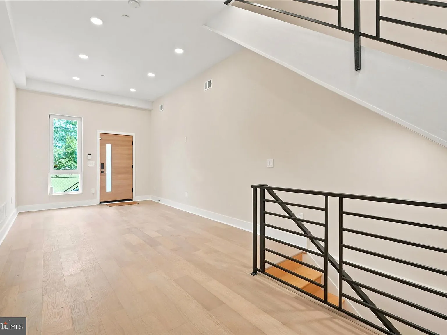 3 bed, 2.5 bath, $3,000 — Photo 3
