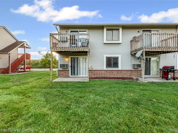 31751 Nardelli Ln, Roseville, MI 48066