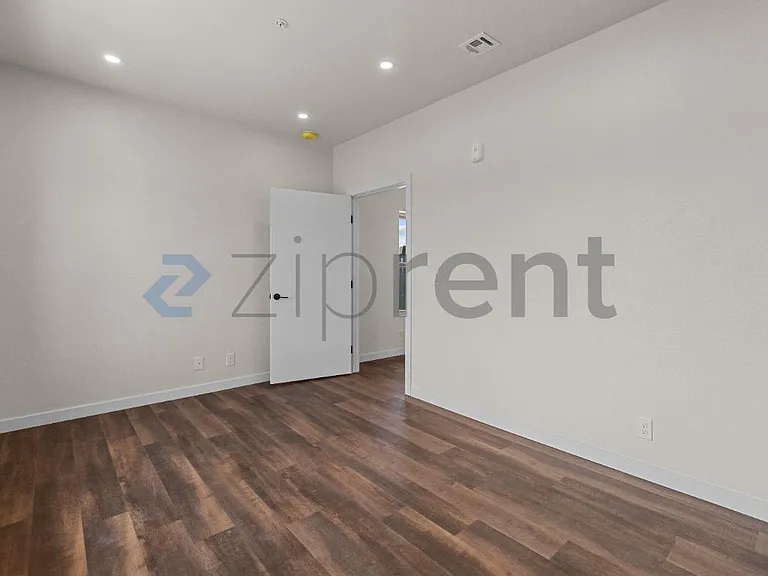 524 N 7th St #5 — Photo 4
