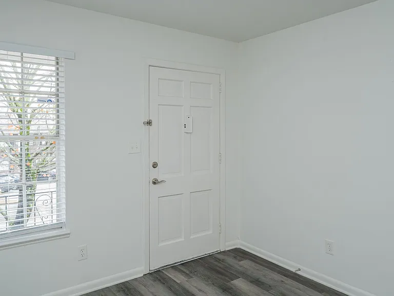 Cliff Terrace — Photo 13