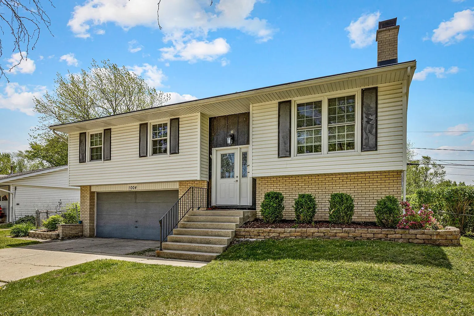 1004 Meadow Ln photo 1