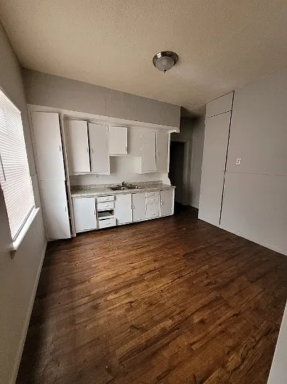 1009 W. Mulberry Ave. - B — Photo 3