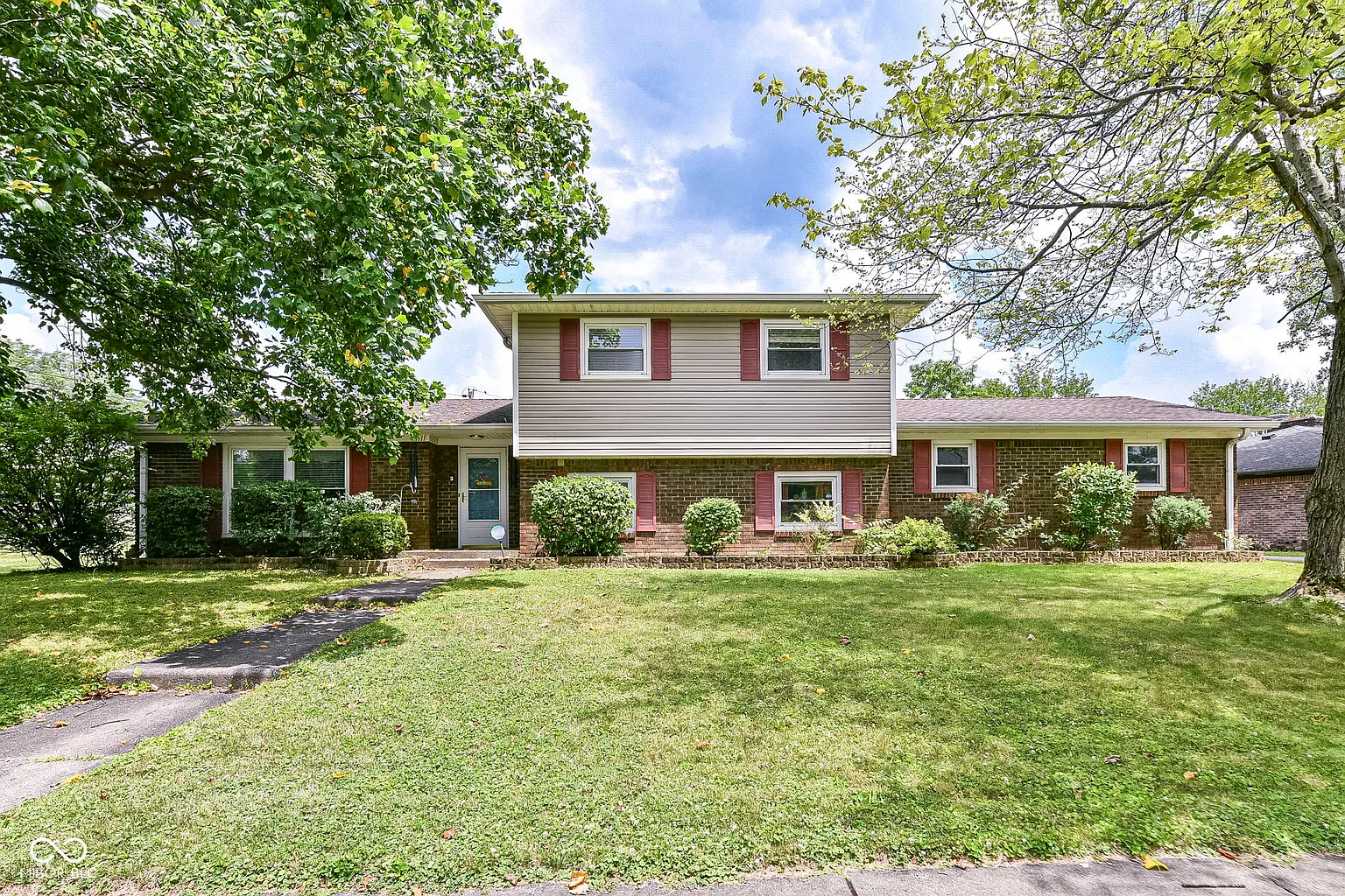 1111 Riverview Dr photo 1