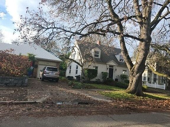 3rd image of 143 SE 6th Ave