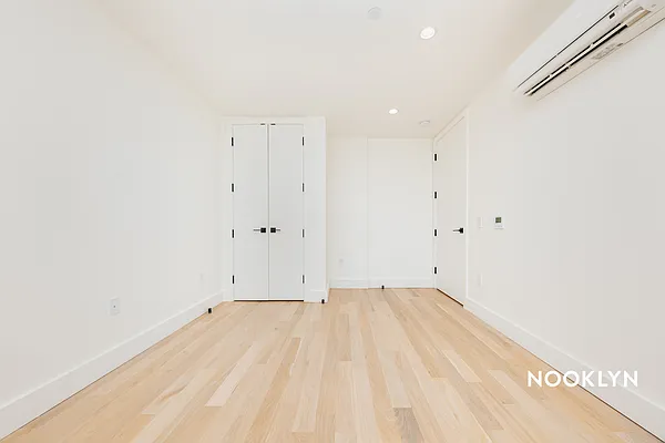 Rented by Nooklyn NYC LLC | media 22