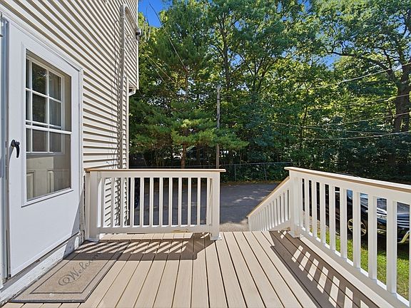 4th image of 317 Hope St