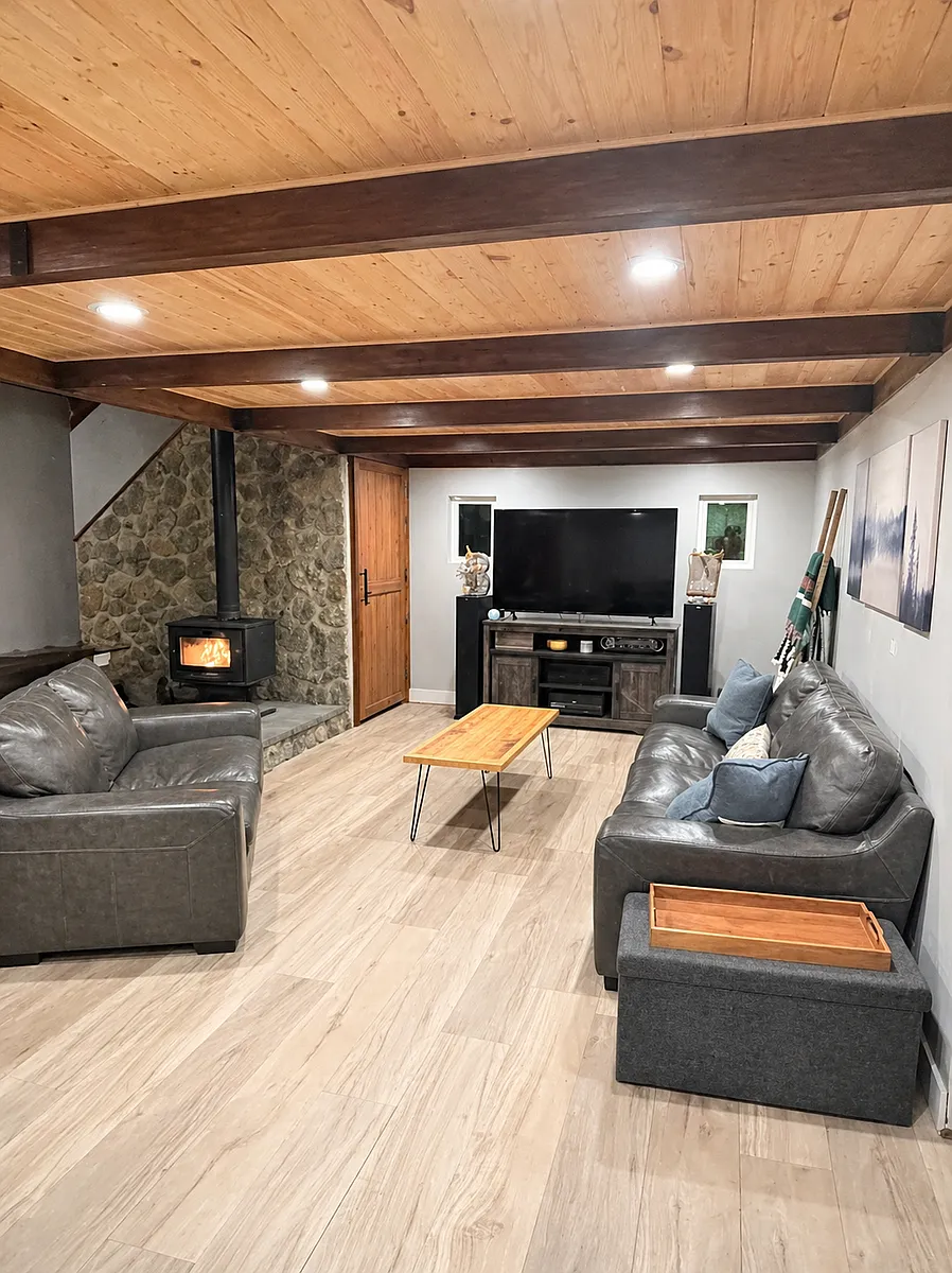 Gathering room - 1712 S Clyde Lake Dr