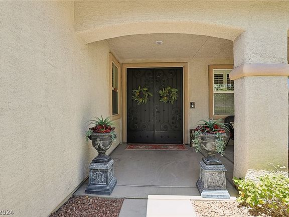 5th image of 10392 Holloway Heights Ave