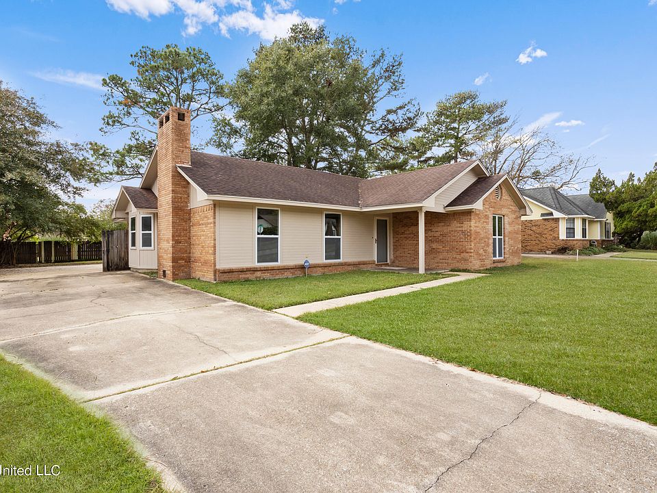 1st image of 15081 Parkwood Dr N