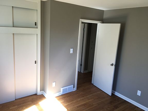 2nd image of 705 N Sunset Dr