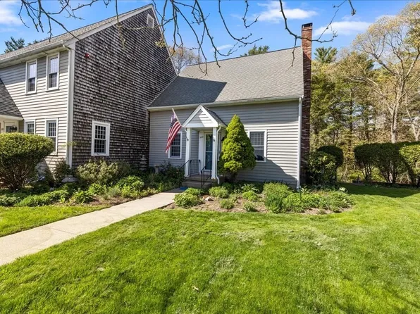 555 Twin Lakes Dr Unit 555, Halifax, MA 02338