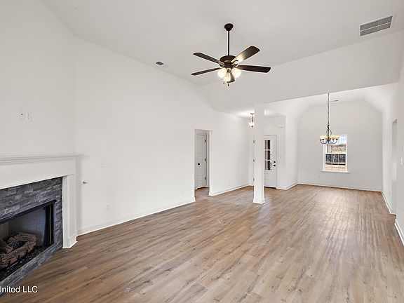 5th image of 2295 Dela Dr