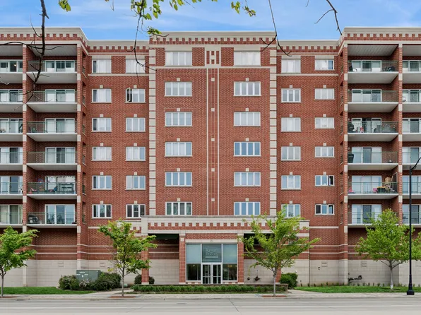 650 S River Rd Unit 301, Des Plaines, IL 60016