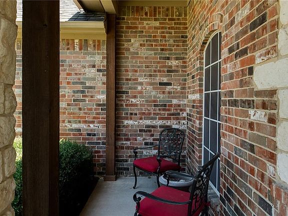 5th image of 1626 Country Hills Dr