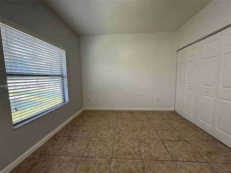 1035 NE 10th Ave #1 — Photo 25