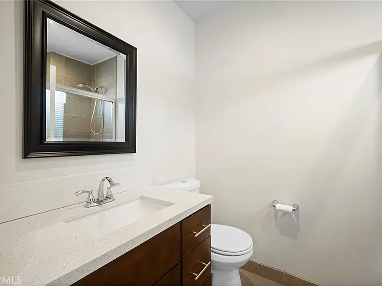 532 W Harvard St — Photo 17