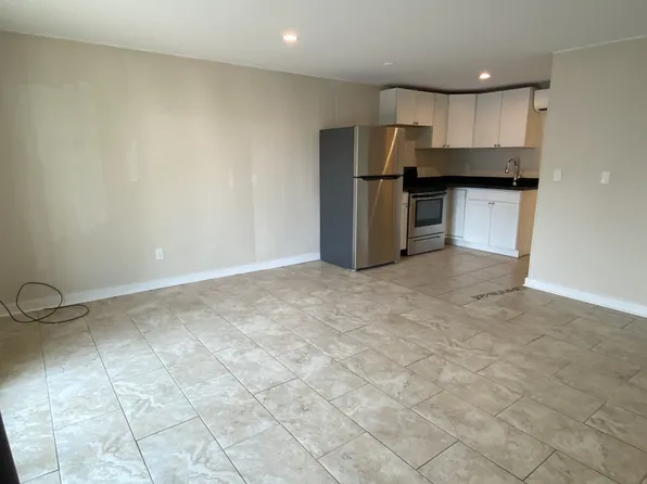 18 Imperial St #108, Old Orchard Beach, ME 04064