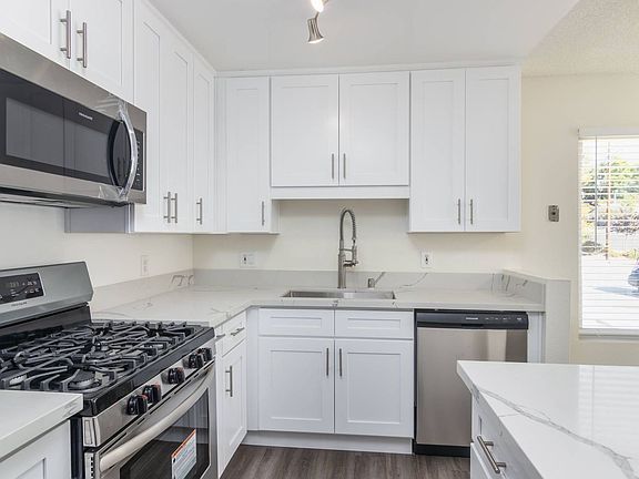 4th image of 3030 Montrose Ave #105