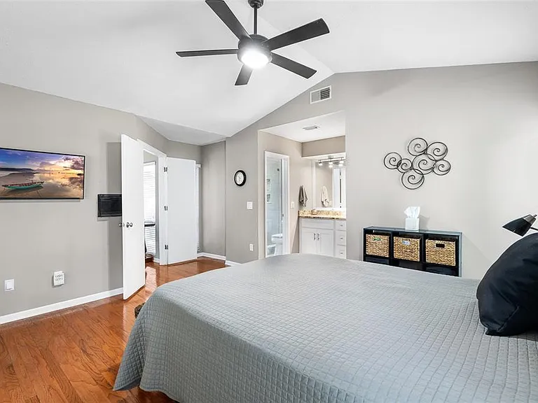 11520 Galleria Dr — Photo 15