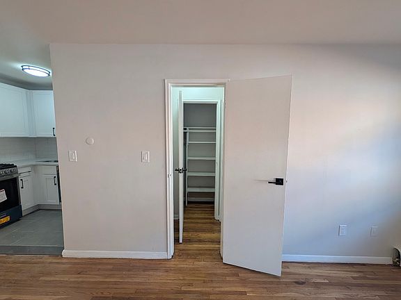 5th image of 450 Lincoln Ave #B2