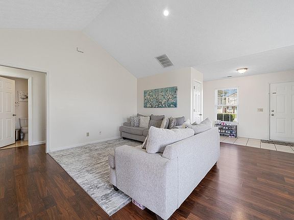 5th image of 1534 Round Lake Ct