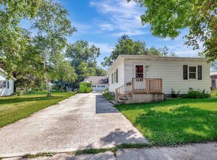 322 Adams Ave, Omro, WI 54963