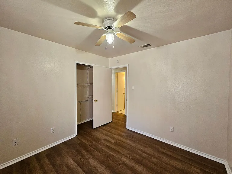 602 Delmar Dr — Photo 20