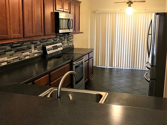 4th image of 19 Fawlkland Cir
