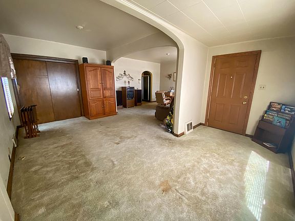 4th image of 3662 E Grange Ave