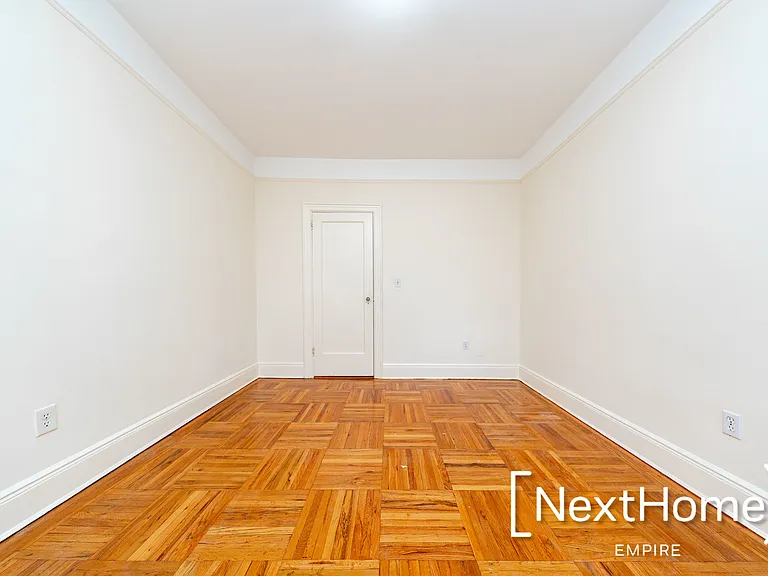2828 42nd St #B1 — Photo 6