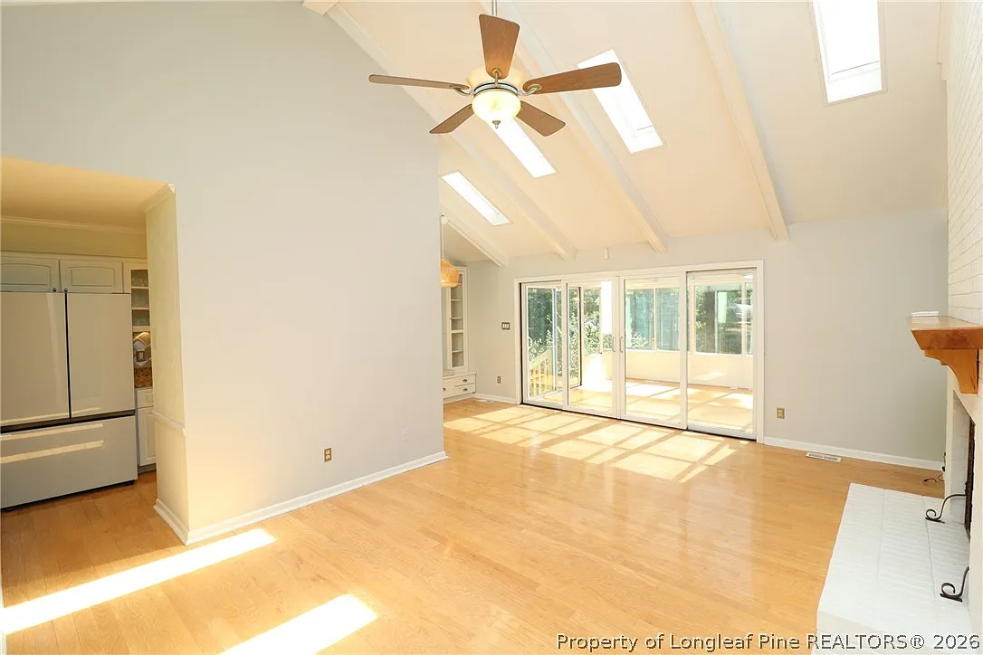 3 bed, 2.0 bath, 1451 sqft, $2,150 — Photo 4
