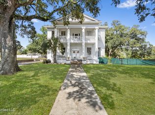 1096 Beach Blvd, Biloxi, MS 39530