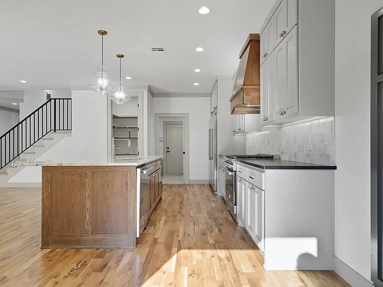 3921 S Madison Ave — Photo 43