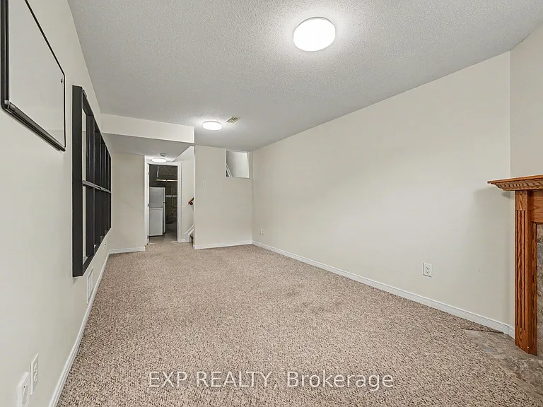 218 Rolling Meadow Cres — Photo 25